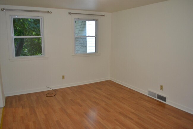 Building Photo - 1037 Keene St