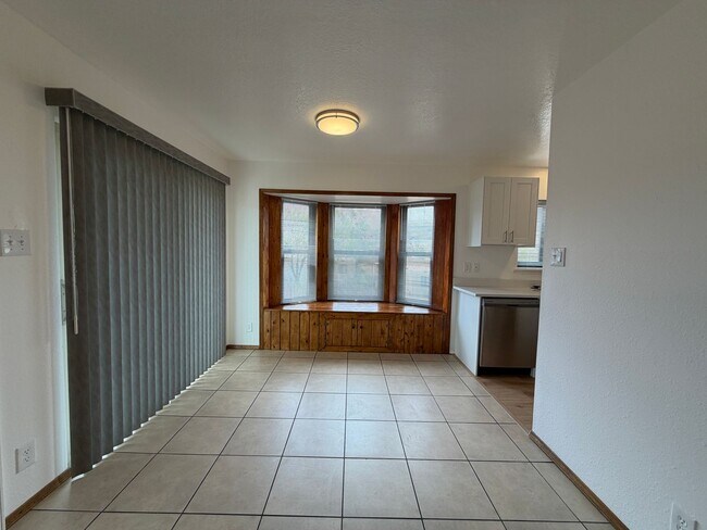 Building Photo - 1307 Rufina Ln