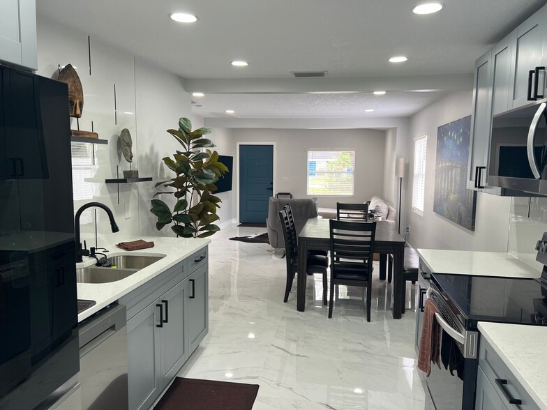 Building Photo - 6704 N 11th St