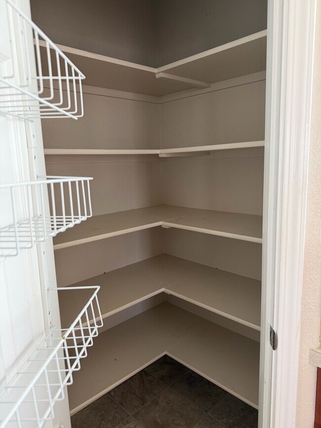 Building Photo - 108 NE Malad Ct