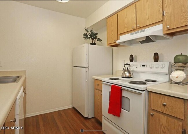 Building Photo - 8902 N 19th Ave