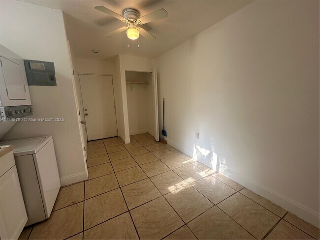 Building Photo - 559 NW 44th St