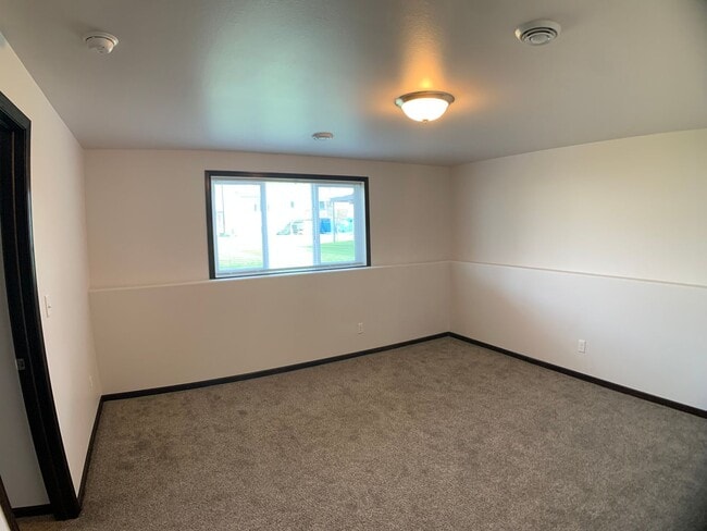 Building Photo - 3 Bed 3 Bath Single Family Home