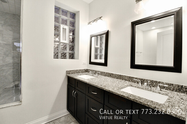 Building Photo - Fulton Market Condo-Quality 3 bedroom 2 ba...