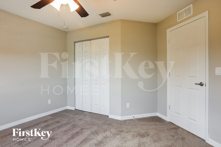 Building Photo - 1298 SW Crost Ave