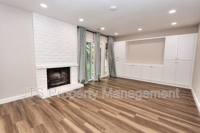 Building Photo - 3160 Watt Ave