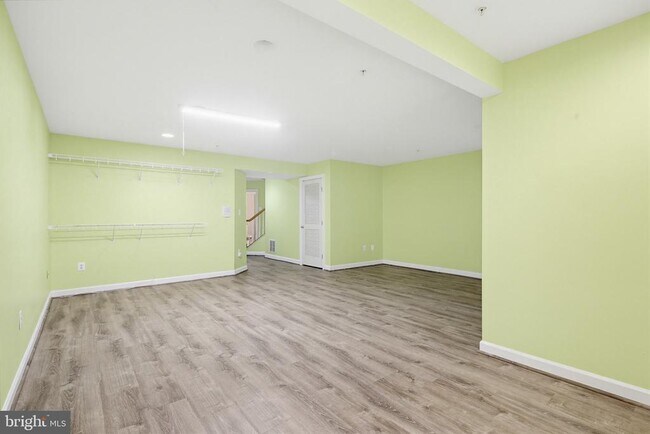 Building Photo - 10635 Hillingdon Rd