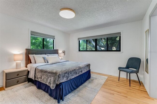 Building Photo - 315 Sweet Bay Ave