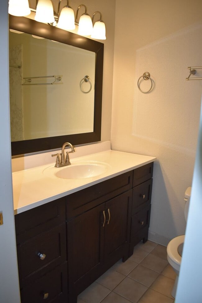 Building Photo - Woodstock Green Townhome unit with a commu...