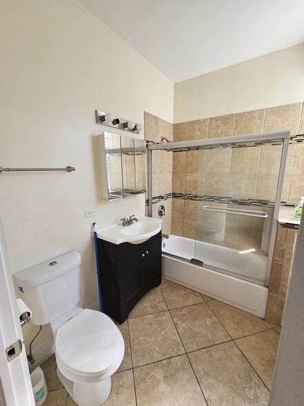 Washroom - 3576 W Belden Ave