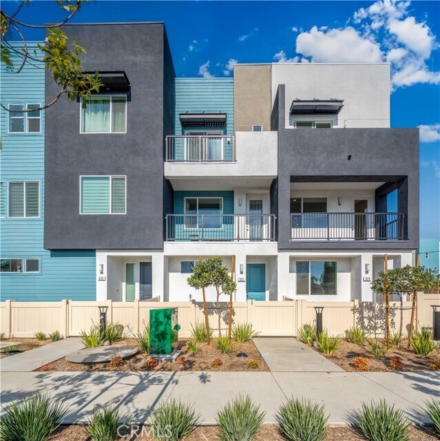 Building Photo - 527 W Victor Ave