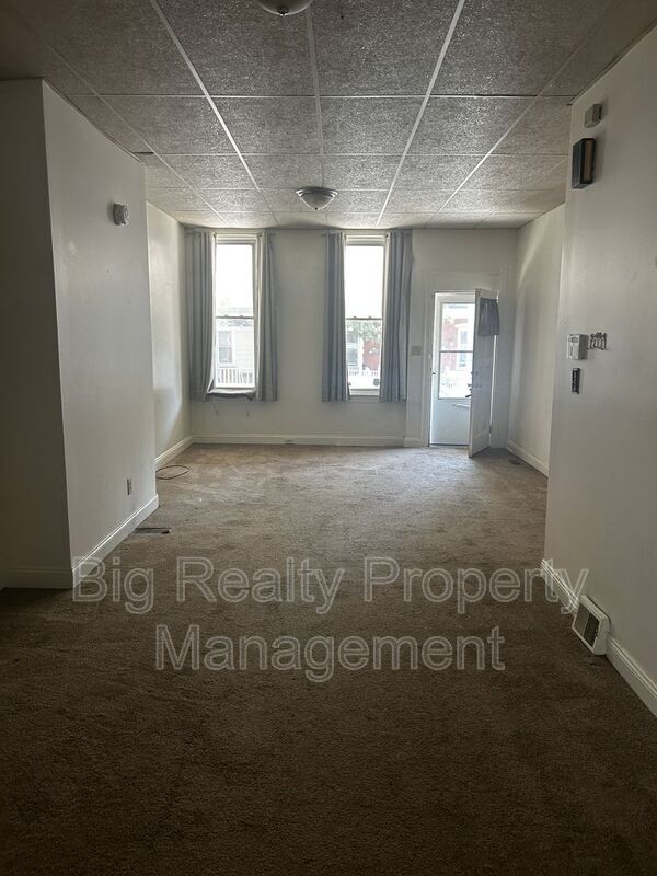 Building Photo - 441 Walnut St