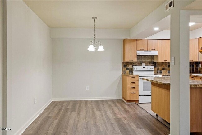 Building Photo - 7124 Longstreet Dr