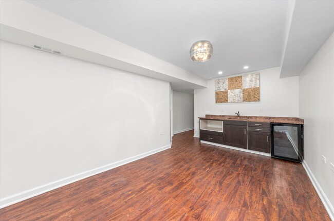 Building Photo - 4734 S St Lawrence Ave