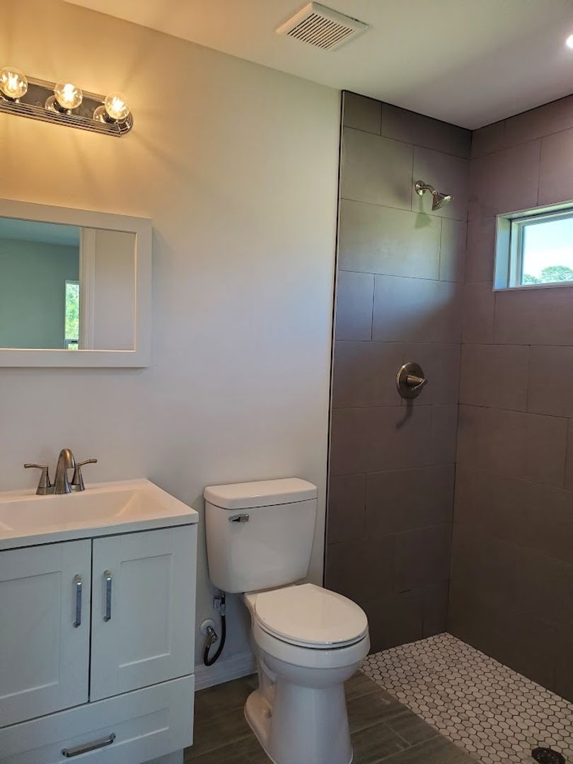 Building Photo - 3x2 Duplex Unit