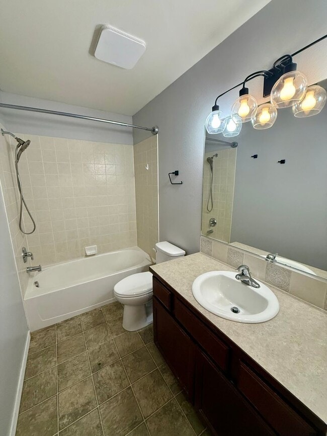 Building Photo - Stunning 3 Bed 2 Bath Eagle Ridge Home w/ ...