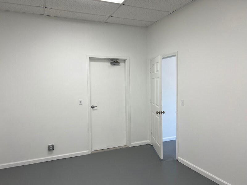 Building Photo - 128 Elk Dr