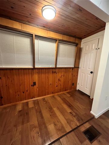 Building Photo - 1129 Scenic Dr