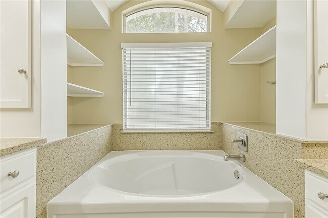 Building Photo - 10542 Oleander Point Dr