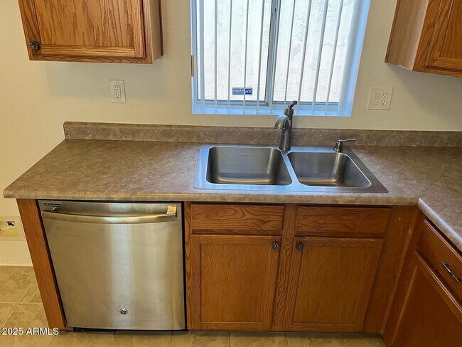 Building Photo - 2221 E Union Hills Dr