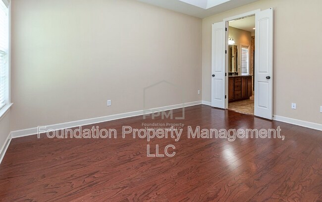 Building Photo - 5505 Riverstone Dr