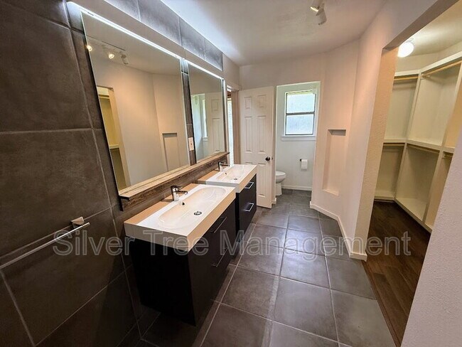 Building Photo - 7716 Pampas Dr