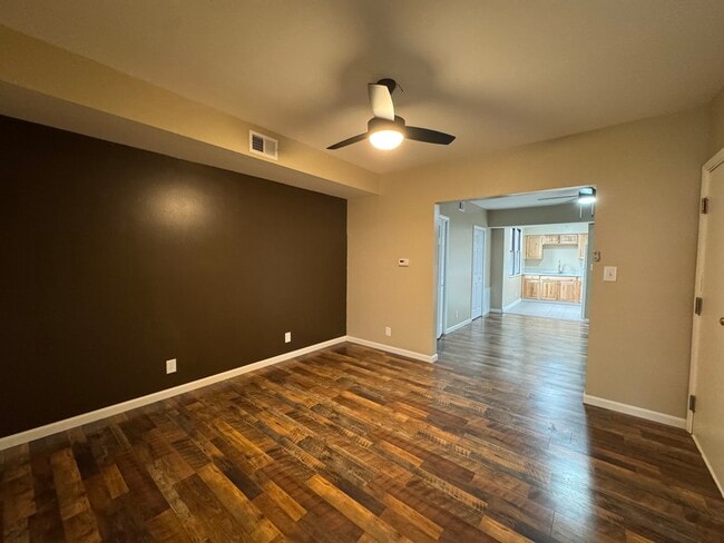 Building Photo - 2905 Glenmore Ave