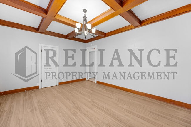 Building Photo - 3325 Victor Pl