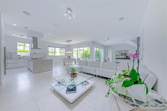 Building Photo - 7515 NW 99th Ave