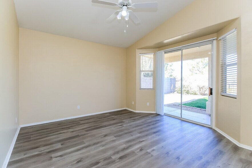Building Photo - 2730 E Calle Del Norte Dr