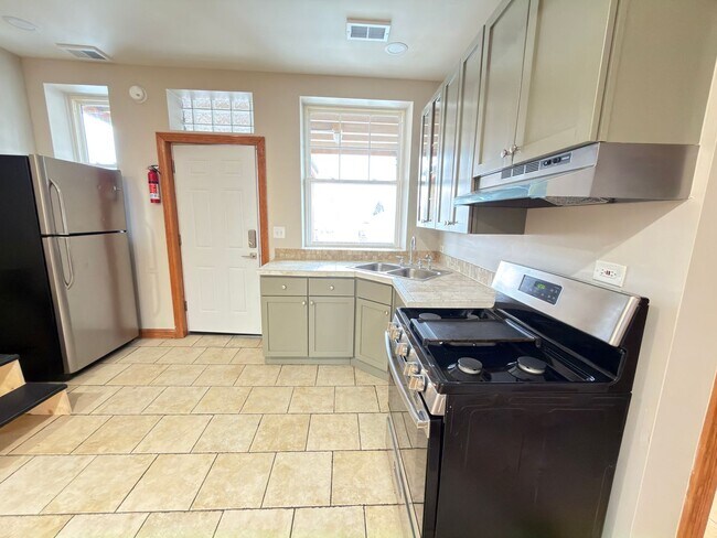 Building Photo - 5715 W Irving Park Rd