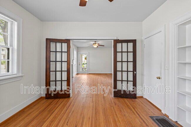 Building Photo - 2529 Ashwood Ave