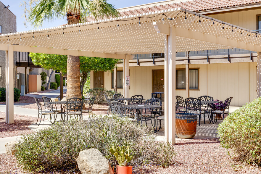 Main Patio - The Gardens at Immanuel