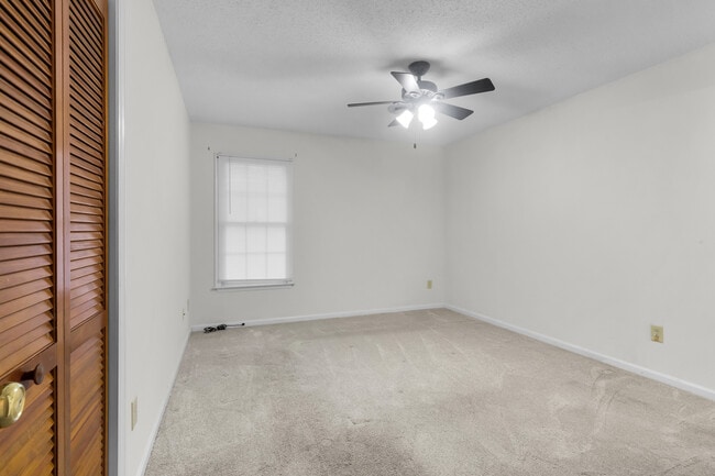 Building Photo - 1615 RaceTrack Rd
