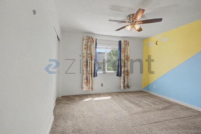 Building Photo - Unit