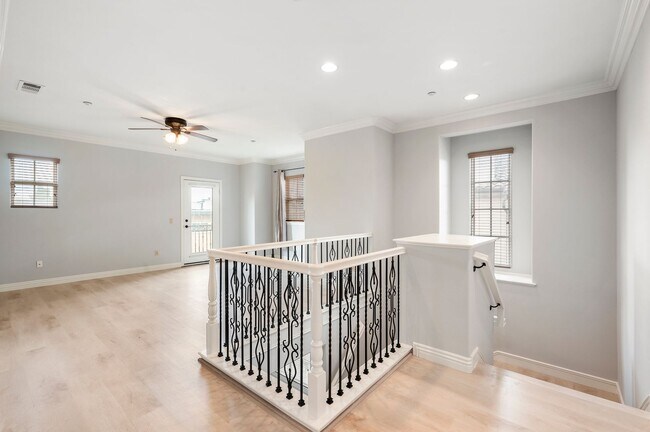 Building Photo - Three bedroom condo for lease in Arcadia