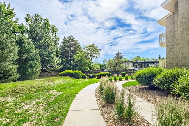 Building Photo - 2BD/2BA Condo in Can't beat Boulder Location!