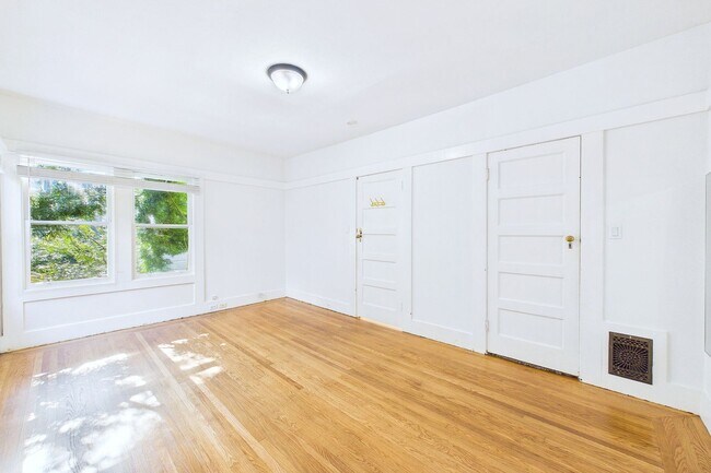 Building Photo - 924 Clayton St