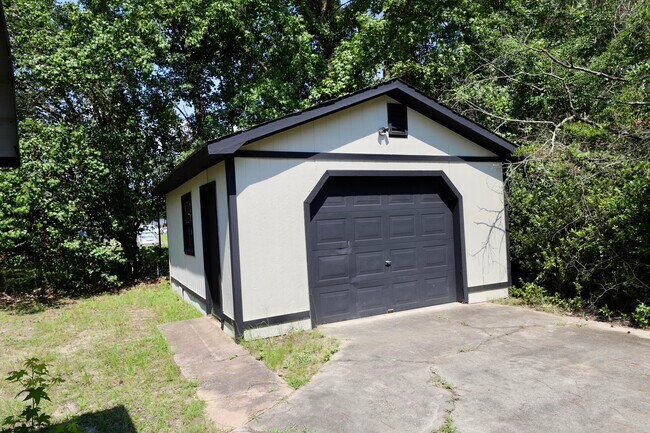 Building Photo - 6 Hilliard Dr