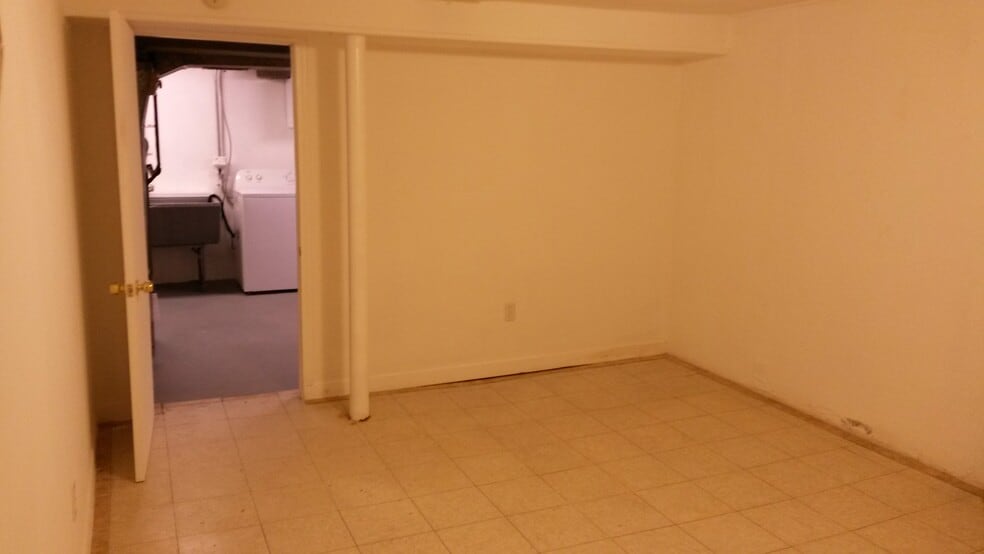 Basement Bonus Room - 21865 Coolidge Highway