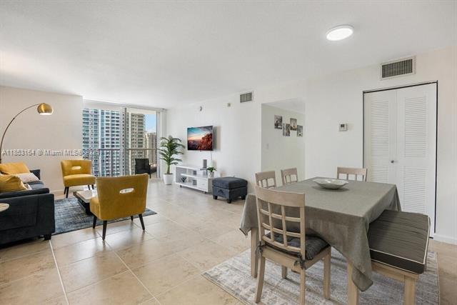 Building Photo - 1200 Brickell Bay Dr