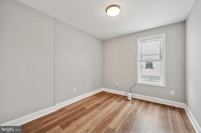 Building Photo - 447 Durfor St