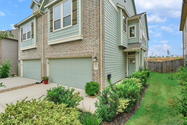 Building Photo - 207 Biltmore Loop