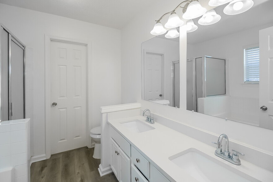 Building Photo - 3453 Columbia Pkwy