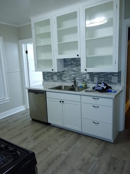 Building Photo - 19 Sheffield Ave