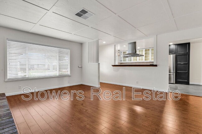 Building Photo - 3928 Dartmouth Way