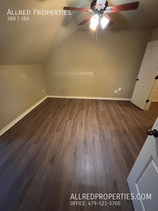 Building Photo - 52 S Ray Ave