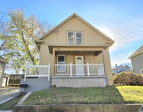 Building Photo - 328 Rosewood Ave