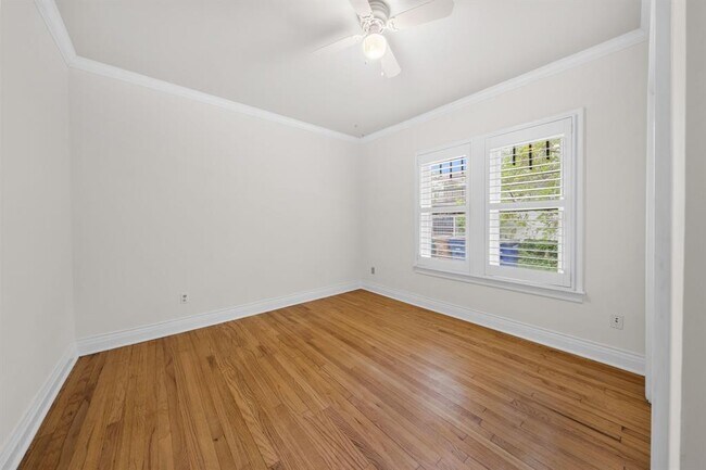 Building Photo - 512 E 49th St
