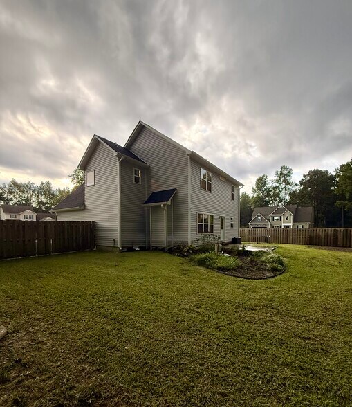 Building Photo - 112 Wynstone Dr